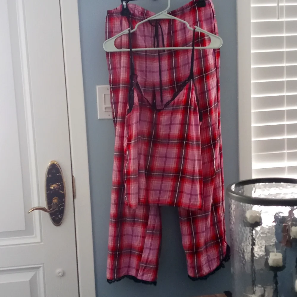 Cozy Victoria's Secret PJ Pink flannel set. - Picture 2 of 13